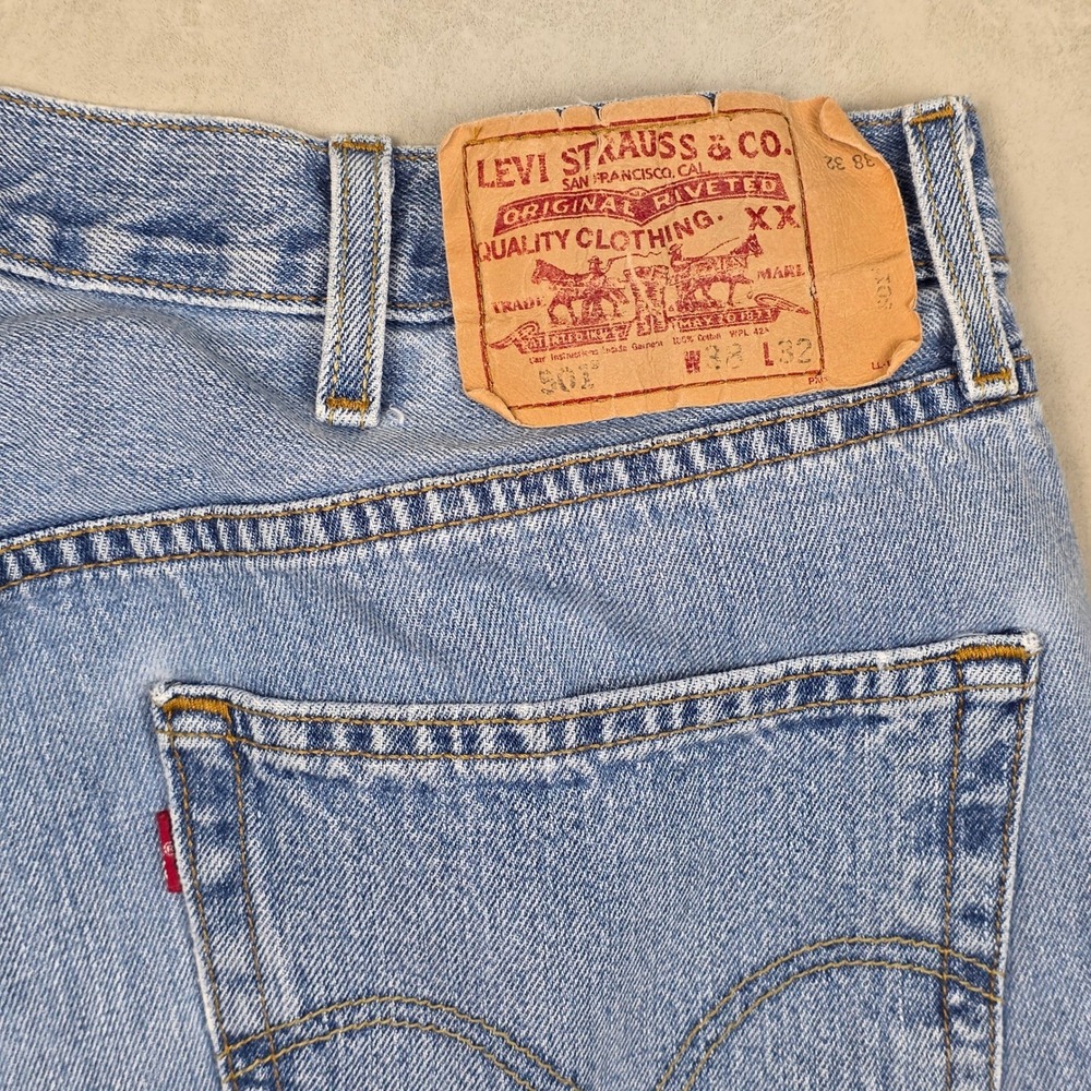 Levi Strauss Co Mens Jeans 501 Button Fly Blue Light Wash Y2K Distressed 38x32 - Picture 7 of 14